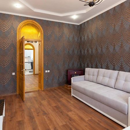 Leogrand Apartments Panteleimona Kulisha 27 Lviv Exterior photo