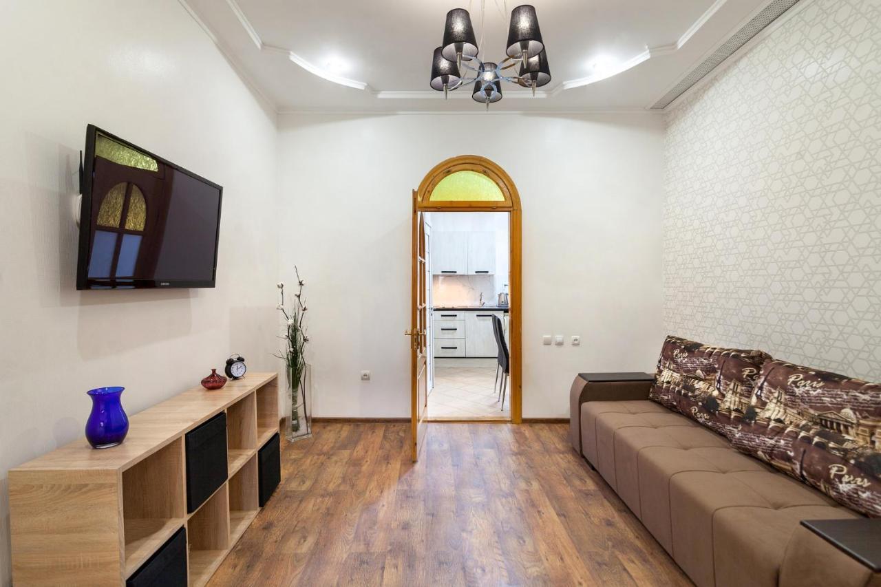 Leogrand Apartments Panteleimona Kulisha 27 Lviv Exterior photo